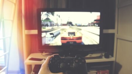 The Pros and Cons of Online Gaming